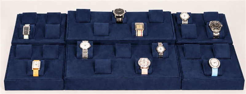 SET 88-D83 Navy Blue Faux Suede 30-Piece Watch Display Set